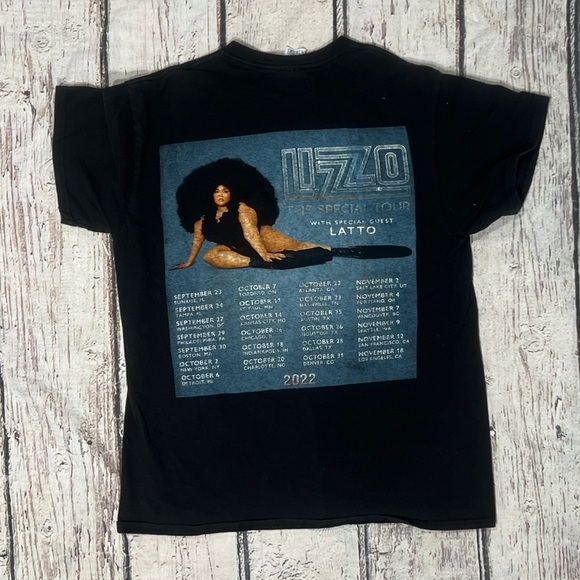 Lizzo 2022 The Special Tour Music Hip Hop Rap Concert Tshirt - Picture 2 of 6